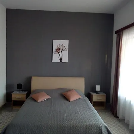 Apartment Alma *