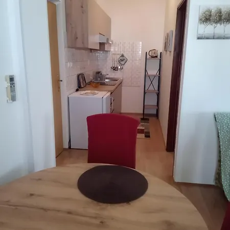 Alma Apartman *