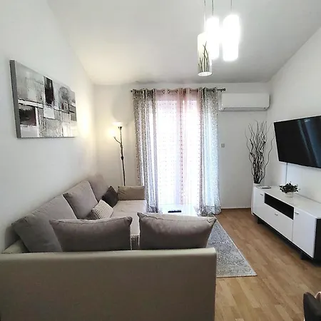 Alma Apartman *